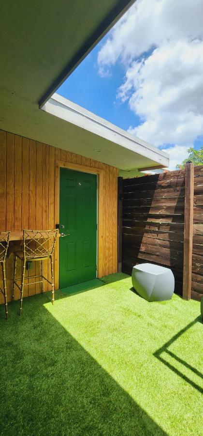 Private Aparment Studio In The Hard Of Miami Unit # 6 Opa-locka Exteriör bild